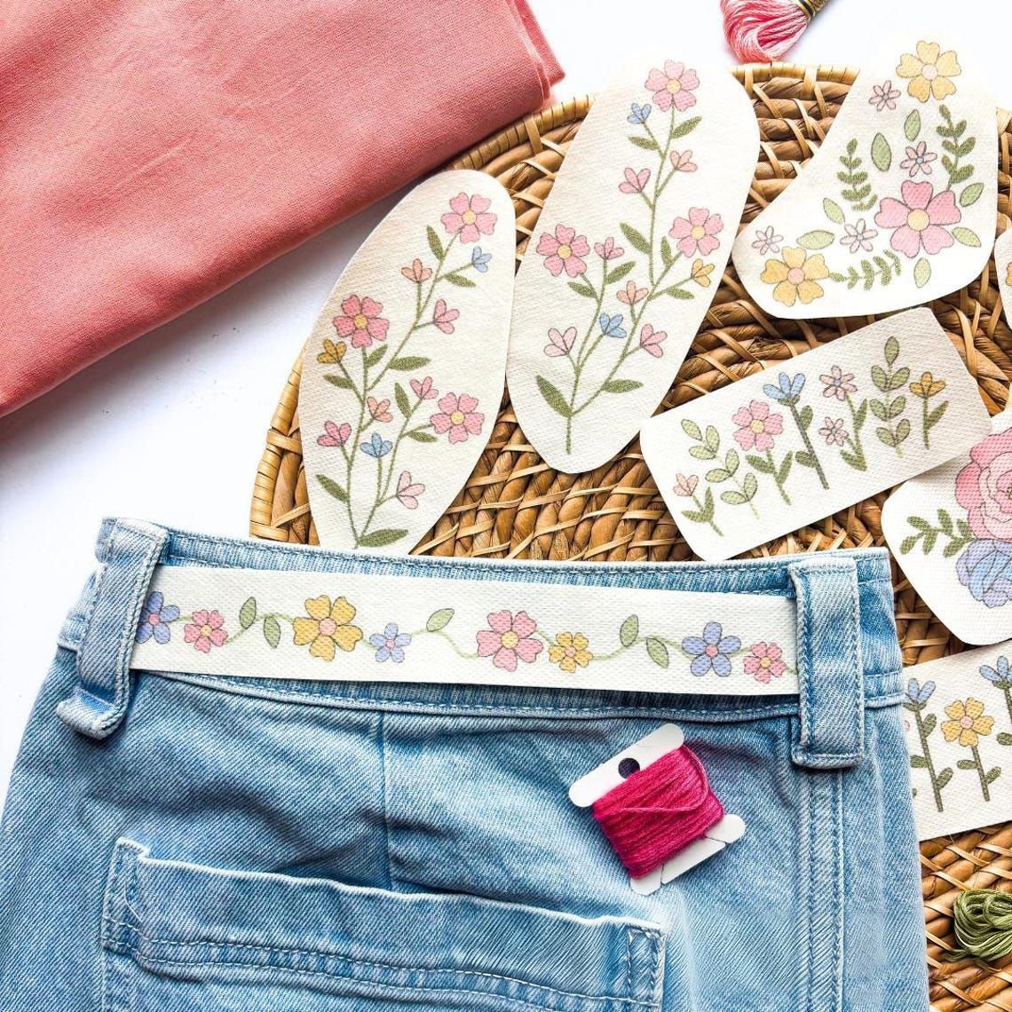 🔥Kjøp 1, få 1 gratis🌸Broderimønstre med blomsterlinjer og blomsterkanter – Broderi for nybegynner