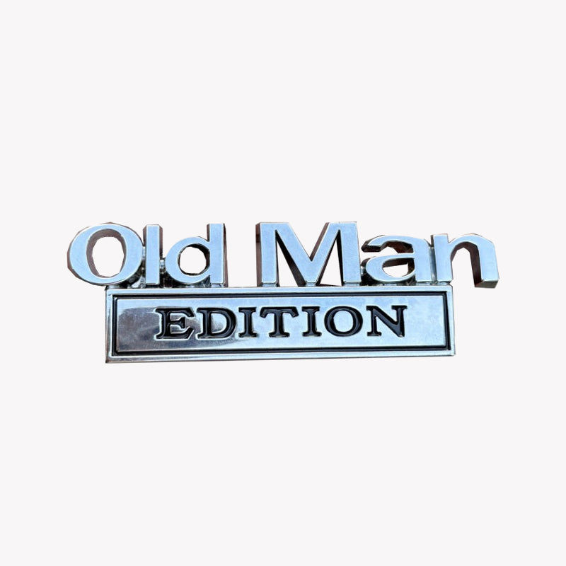 🚗Vis frem personligheten din med dette morsomme 💨 «Old Man Edition»-merket! 😆👴